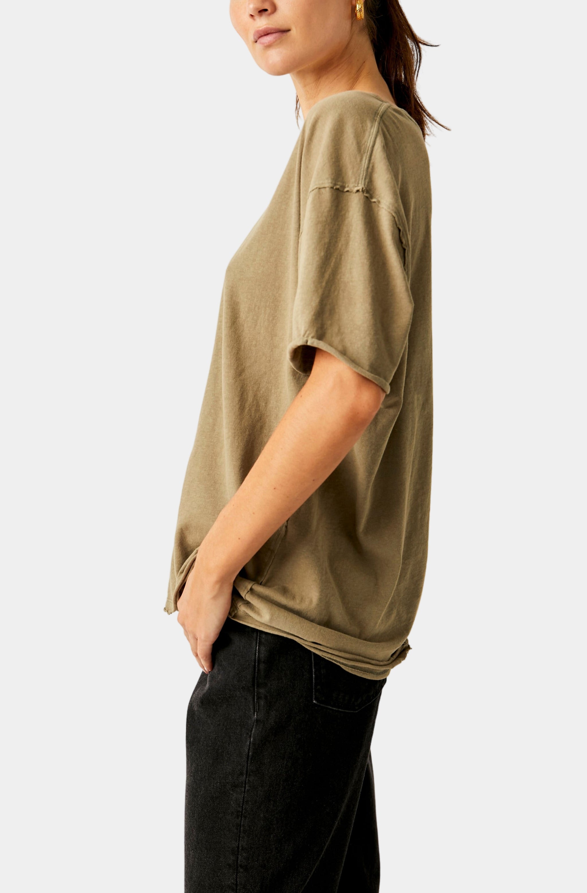 Nina Tee