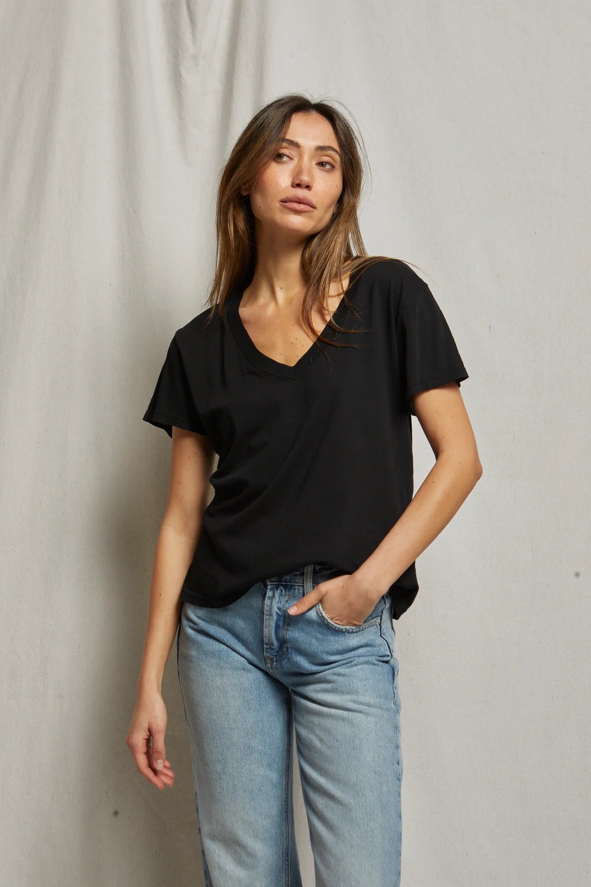 Hendrix Cotton Short Sleeve Boxy V Neck Tee