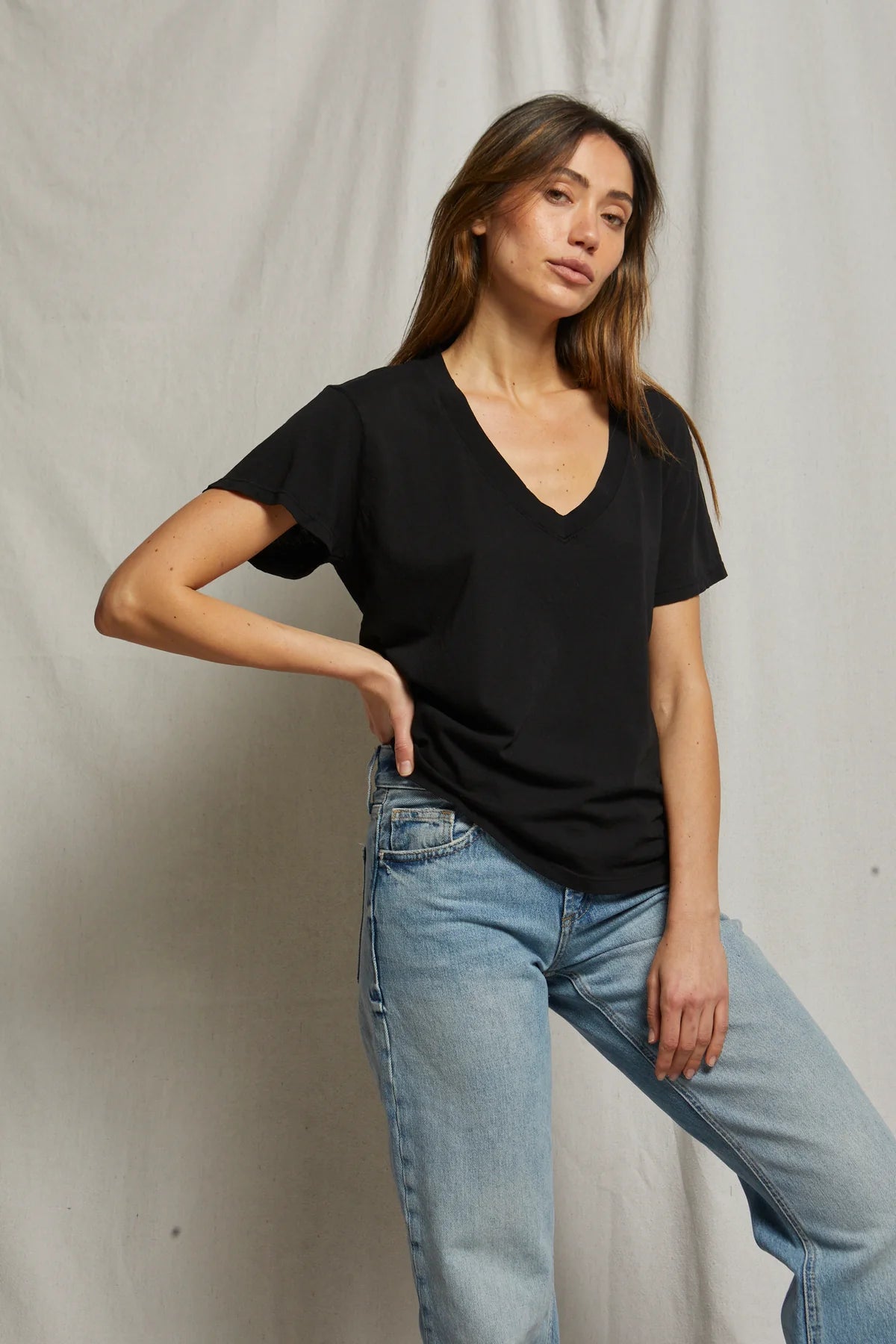 Hendrix Cotton Short Sleeve Boxy V Neck Tee