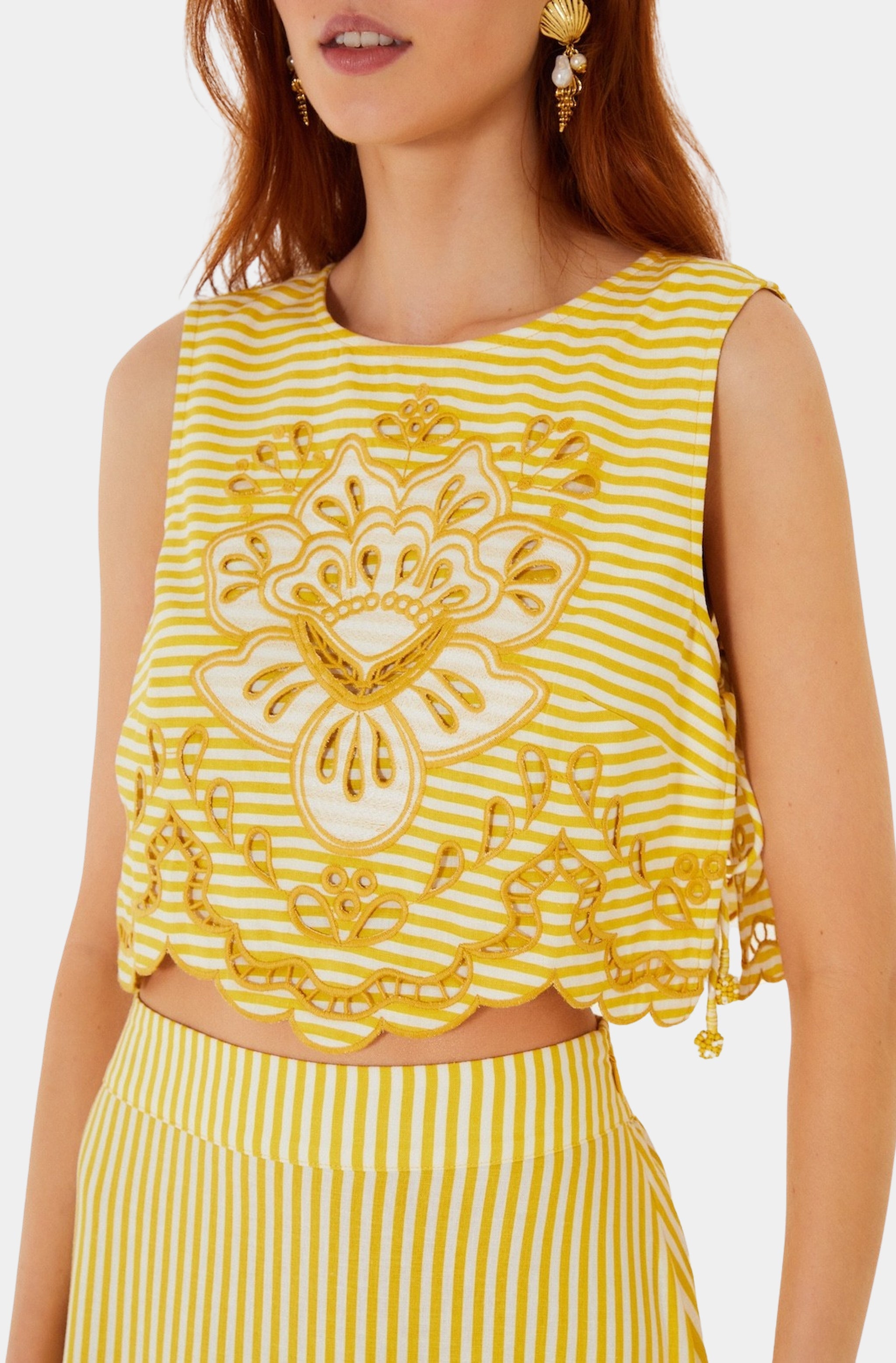 Bicolor Stripes Richilieur Sleeveless Crop Top